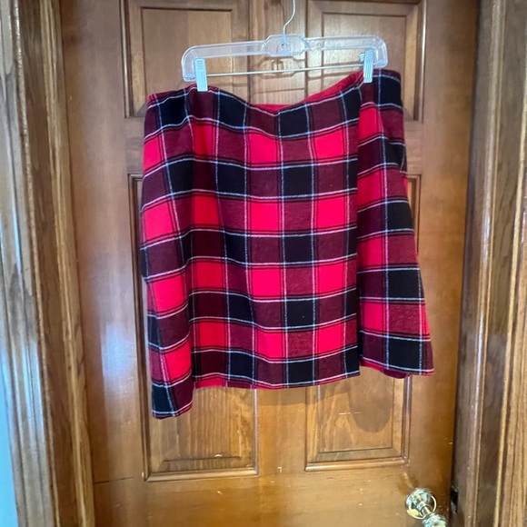 Talbots red,black and gray checked skirt - Picture 4 of 4